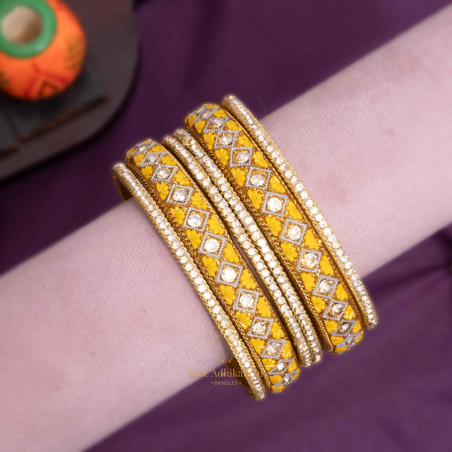 Diamond shaped Kundan Bangles - 6pc set