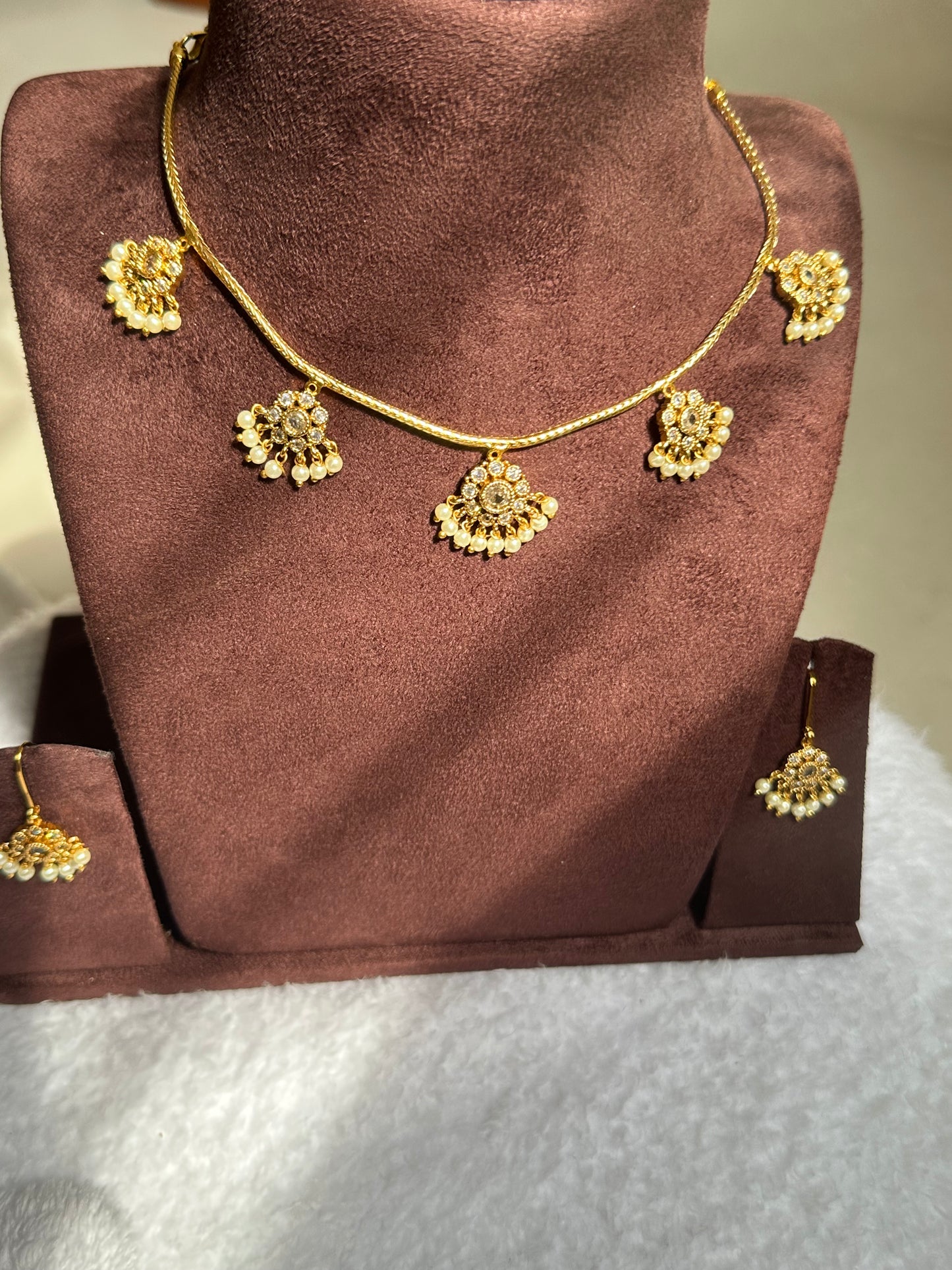 Flower Design - White Stone - Short Chain