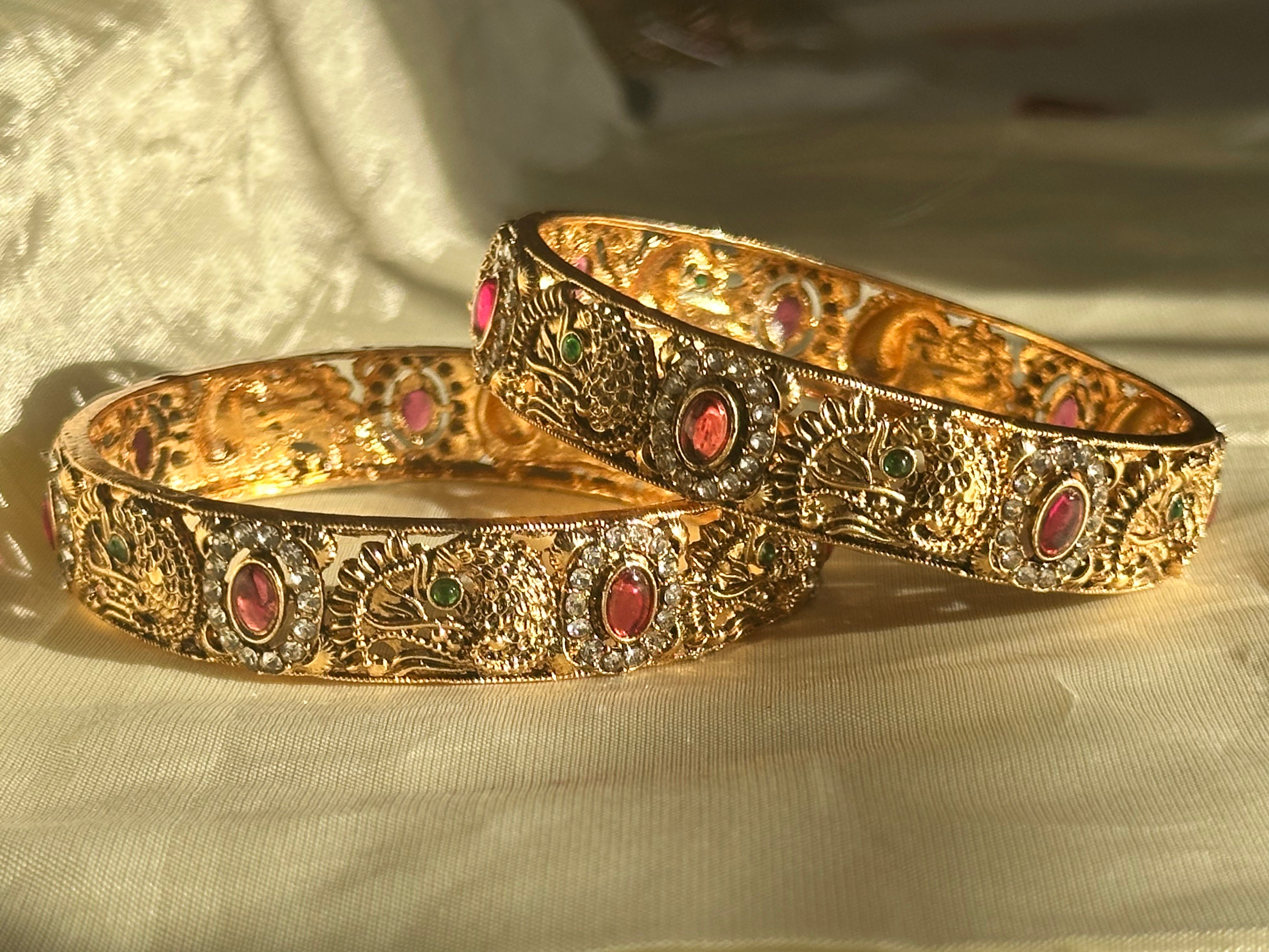 Mayil - Antique